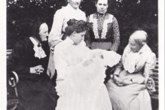 Gertrud-Veit-mit-Tochter-Susanne-geb.17.06.1903